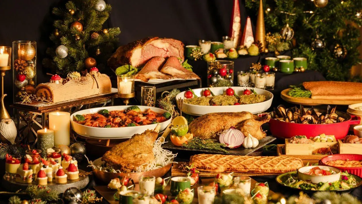 The Christmas dinner buffet at TIDE TABLE Shiomi in Tokyo Bay Shiomi Prince Hotel, with a Christmas tree behind