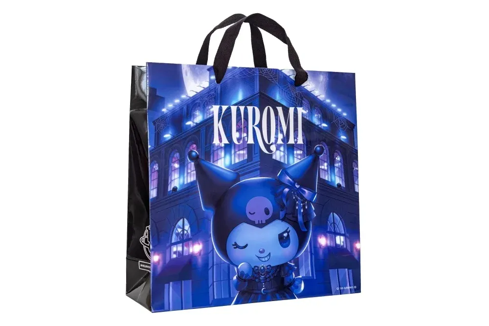 The event shopping bag printed with Kuromi and the department store