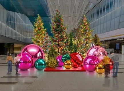 Rendering of the THE WONDER OF CHRISTMAS trees and balloons in the Toranomon Hills Station Atrium
